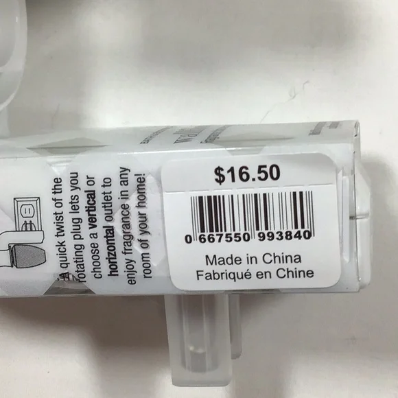 Bath & Body Works Wallflower Plug & (2) Wallflower Refills - Picture 7 of 7